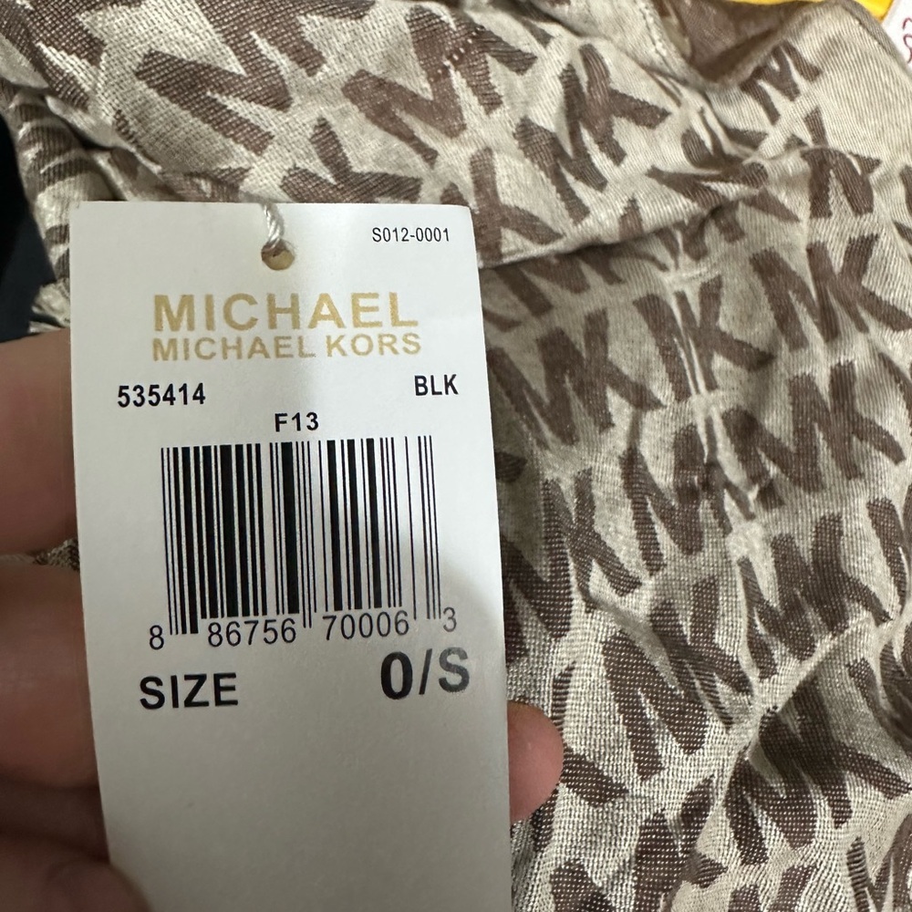 MICHAEL KORS MK Repeating Logo Scarf NWT - Picture 2 of 2